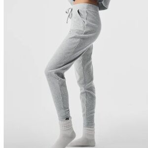 Alo Yoga Muse Sweatpant Athletic Heather Grey, Size Small